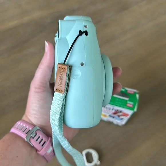 Fujifilm Instax Mini 9 Instant Camera (Ice Blue) with Instax Mini Film Pack - Picture 5 of 9